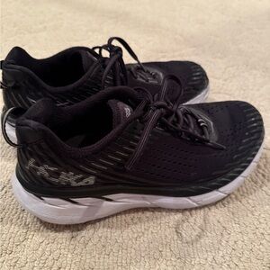 Black Hoka Clifton 5 W